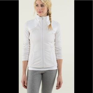 Lululemon Forme Jacket
Dune / White